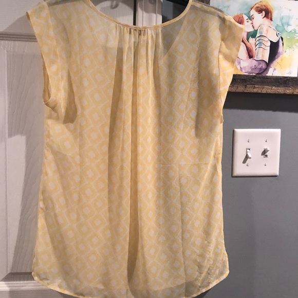 Yellow blouse 🥑🥑🥑 - Picture 4 of 5